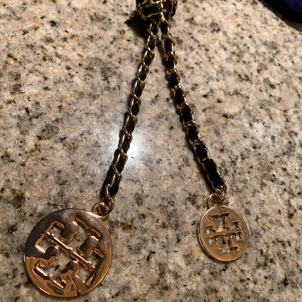 TORY BURCH😍 ”CHAIN ​​NECKLACE WITH BLACK CORD” 😍